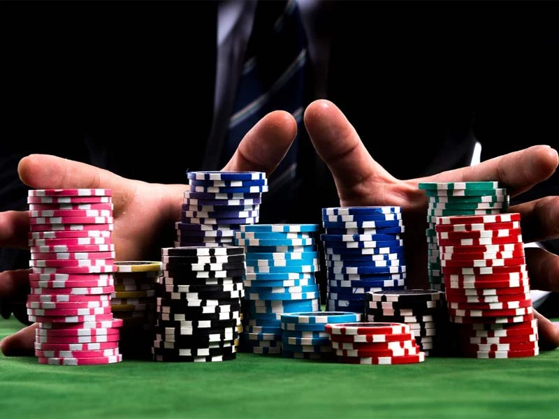Có hai hình thức chính cho giải đấu poker đình đám